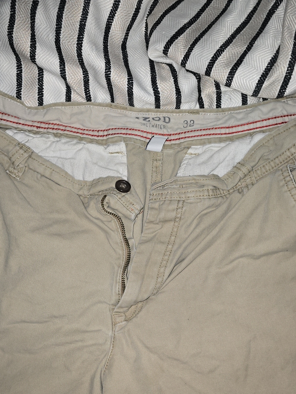 Izod Light Khaki Flat Front Men’s Shorts